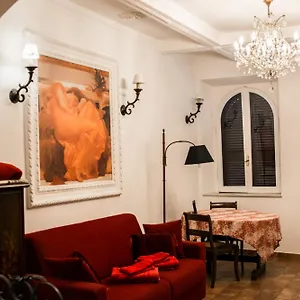 Grove House Apartment